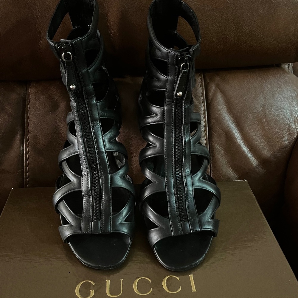 🌺 Authentic Gucci Gladiator’Sandals.